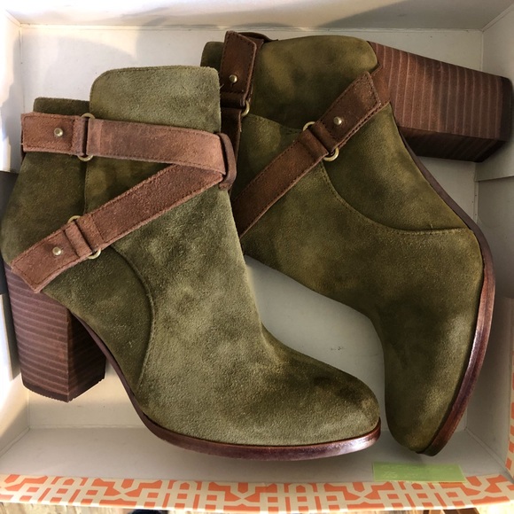 Gianni Bini Shoes - NIB GIANNI BINI leather Olive Green Double buckle